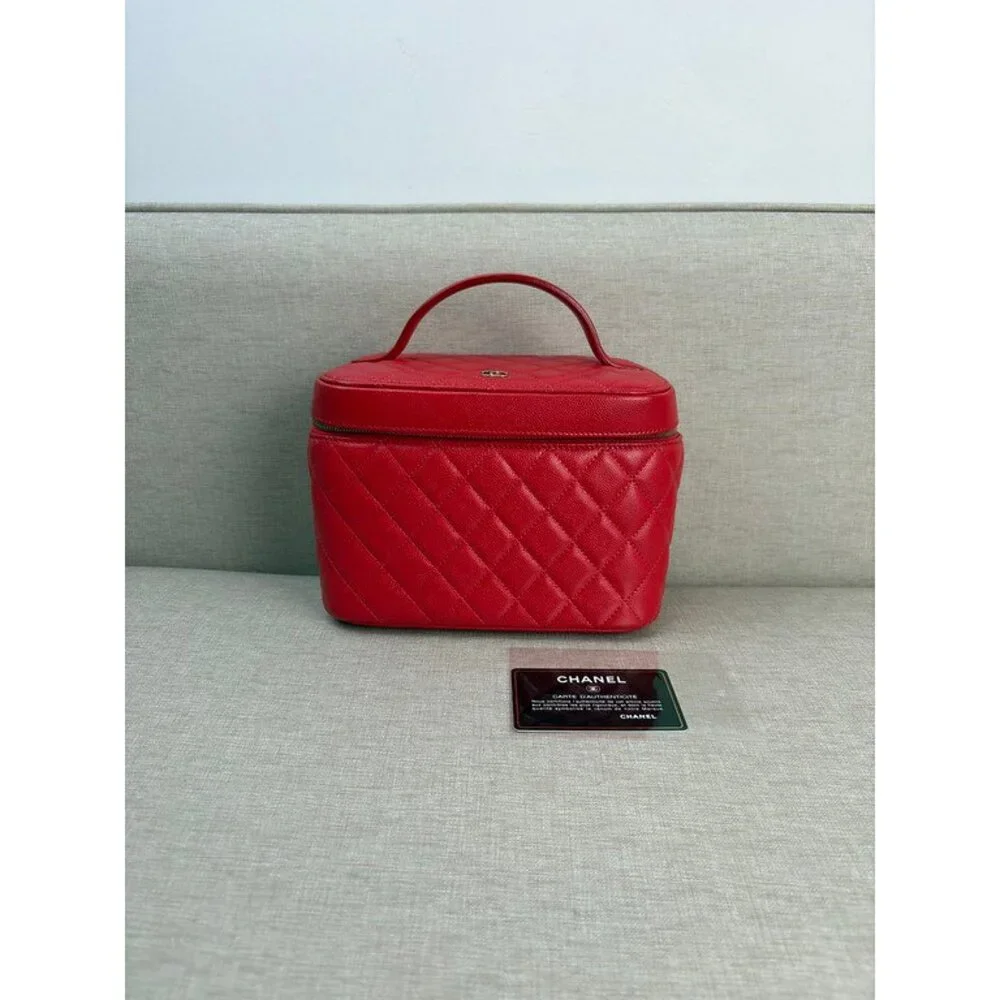CHANEL Red Caviar Vanity Case Medium GHW